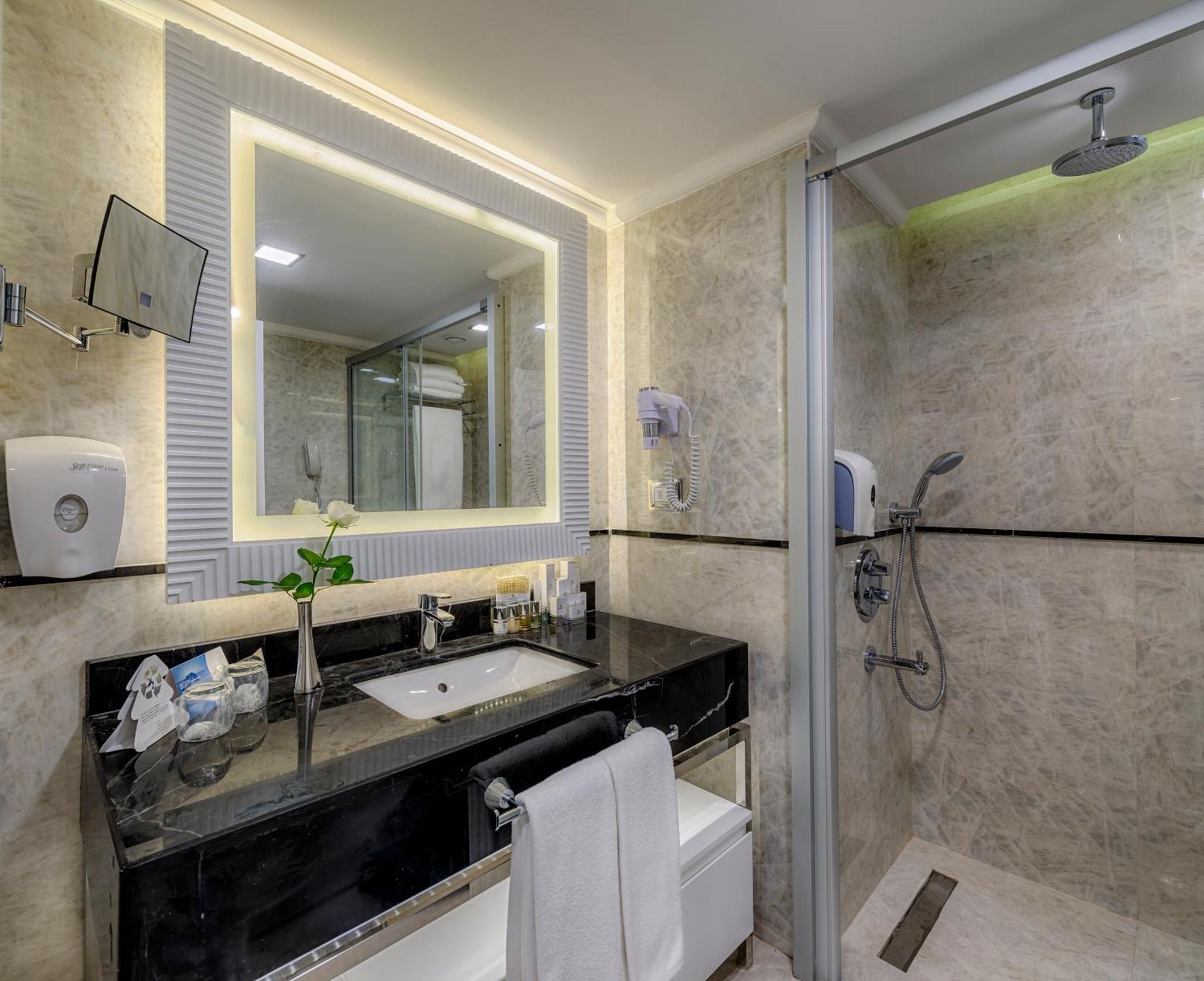 Deluxe Family Room