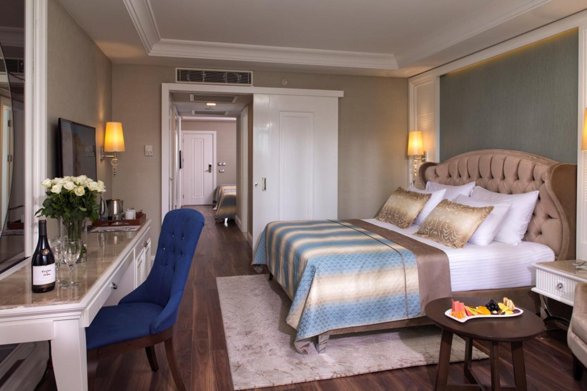 Deluxe Family Room